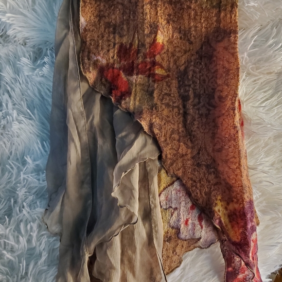 Floral Scarf Brown, red, green EUC - Picture 13 of 16